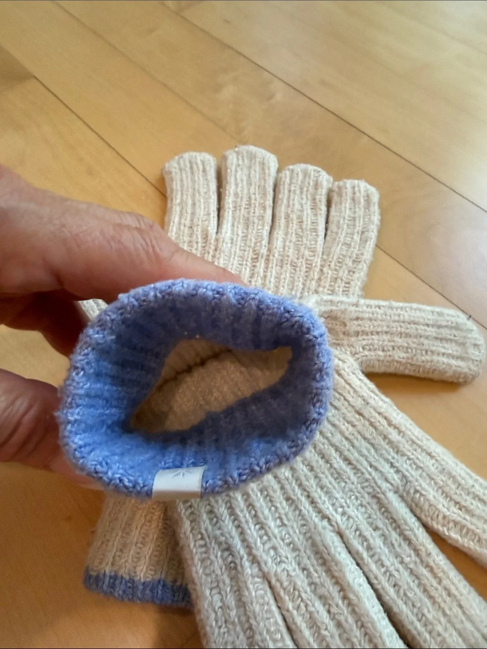 Athleta Cream Knit Gloves with Blue Trim